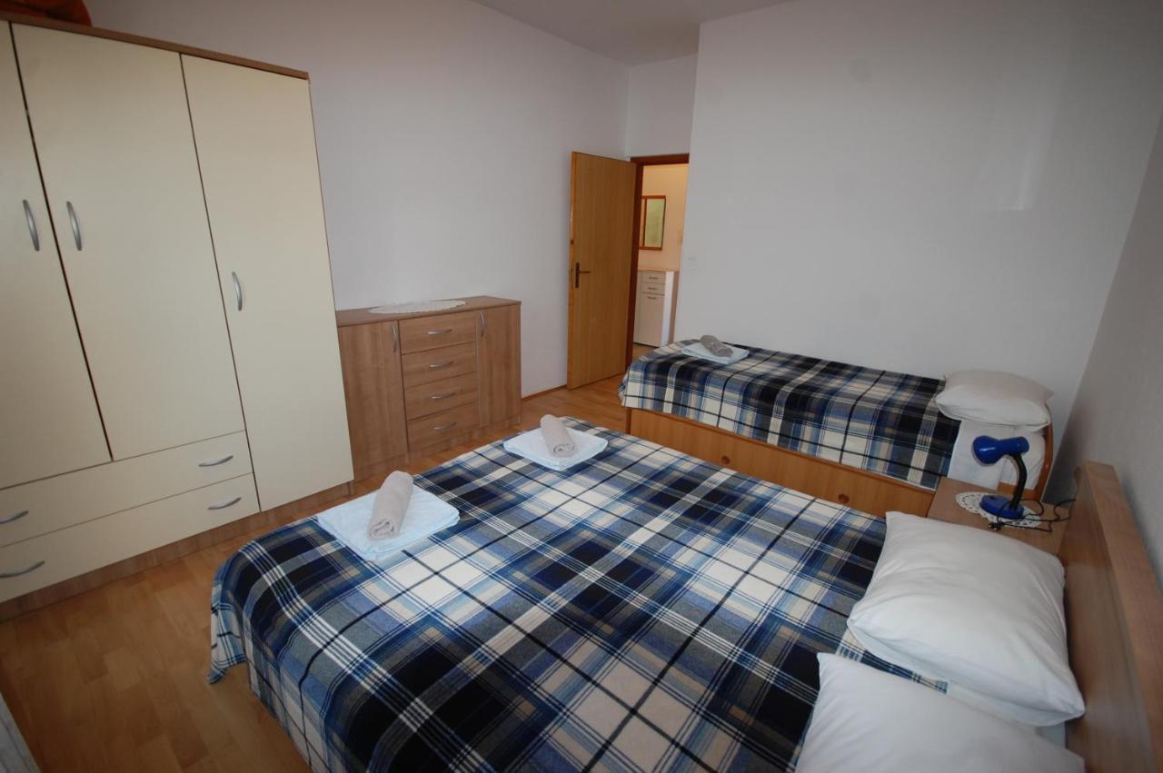 Apartments Snjezana By El-Pi Tours Njivice Esterno foto