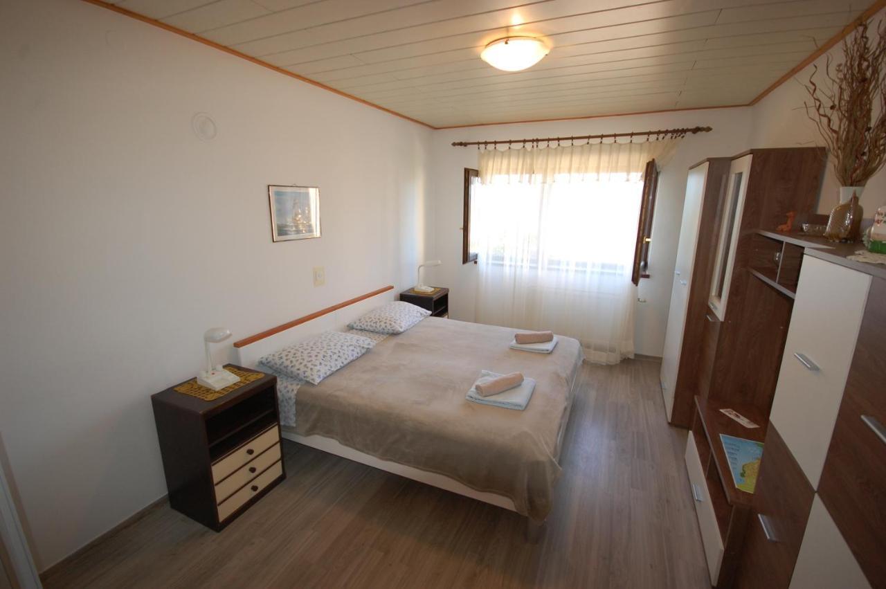 Apartments Snjezana By El-Pi Tours Njivice Esterno foto