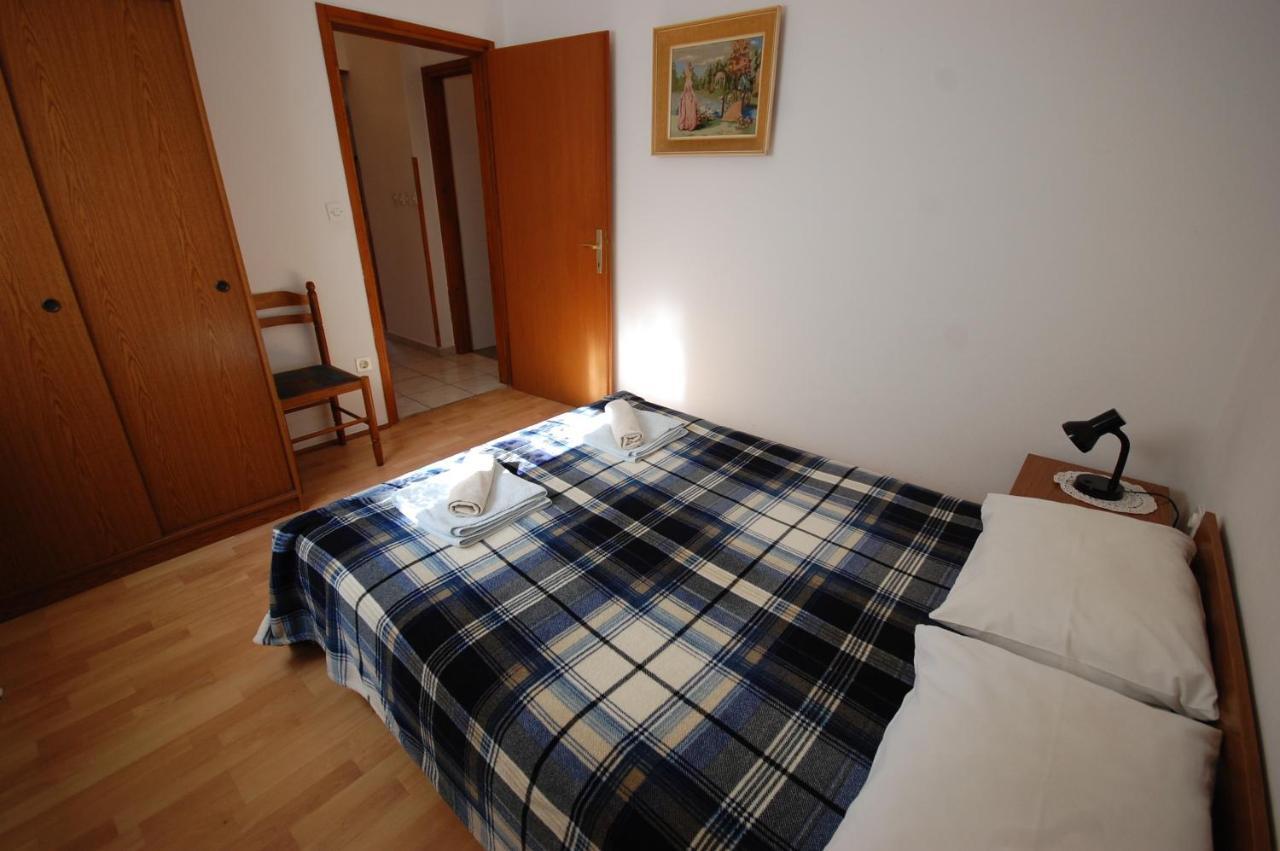 Apartments Snjezana By El-Pi Tours Njivice Esterno foto