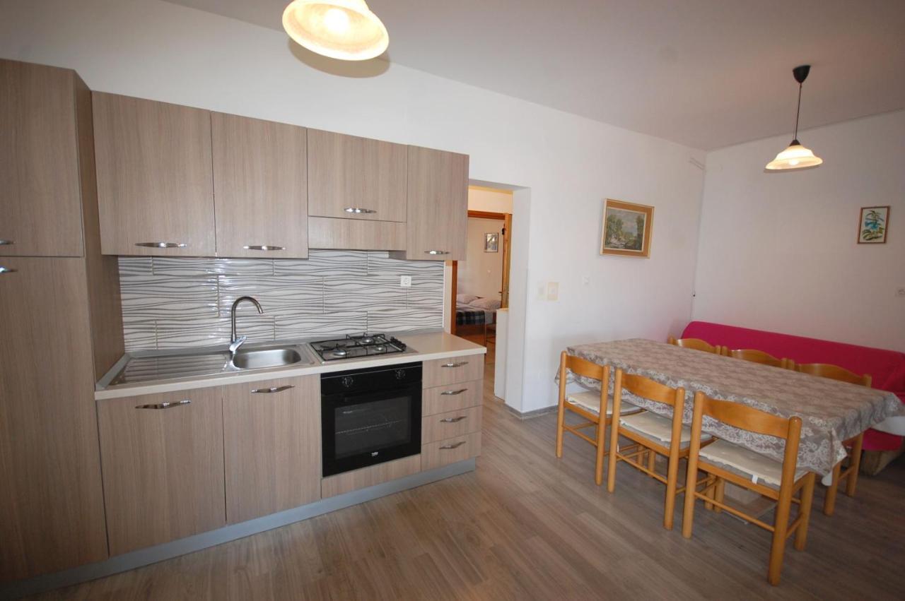 Apartments Snjezana By El-Pi Tours Njivice Esterno foto